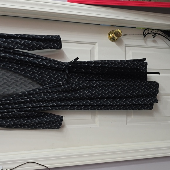 Express sz lg wrap dress - Picture 2 of 6